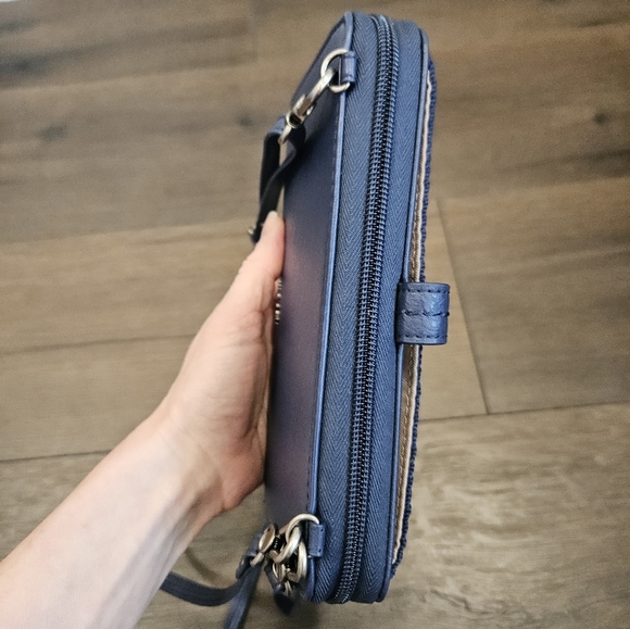 NWOT The Sak Iris Smartphone Crossbody - Picture 9 of 16